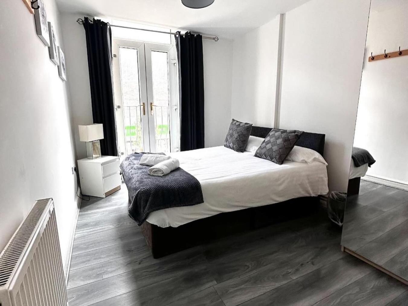 Liverpool City Centre - Spacious Duplex - 6 Bedrooms - Sleeps 14 People Экстерьер фото